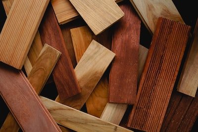Avoir un parquet gondolé : Nos astuces pour réussir à le réparer