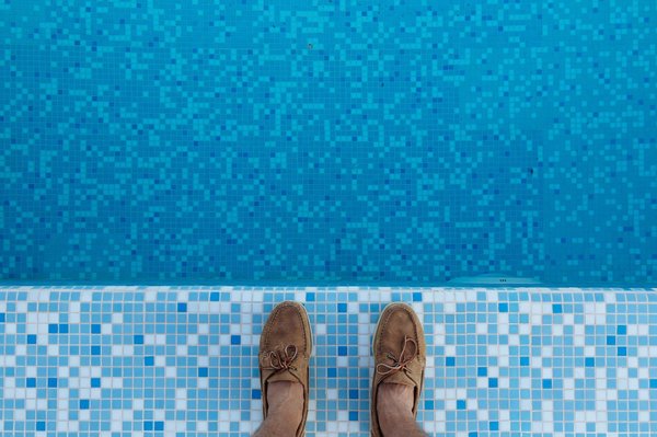 Les accessoires indispensables pour bien entretenir votre piscine