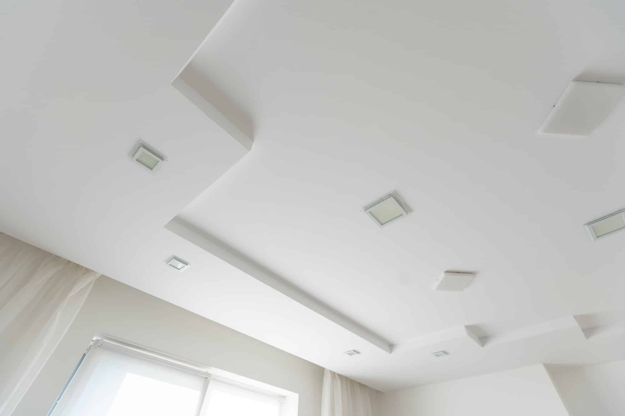 Comment répartir les spots LED au plafond ?